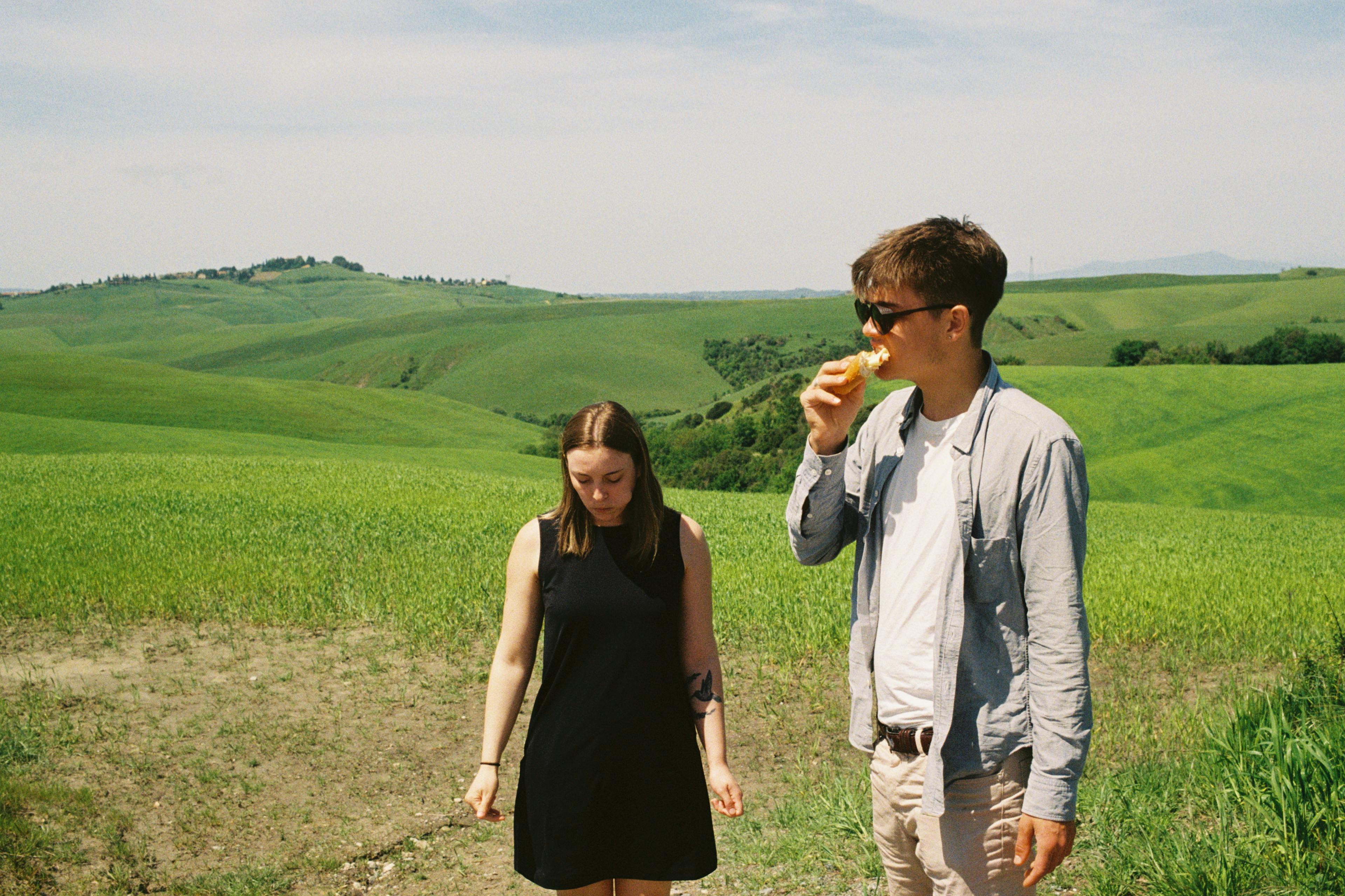 Jesse and Clare standing in the Tuscan coutnryside